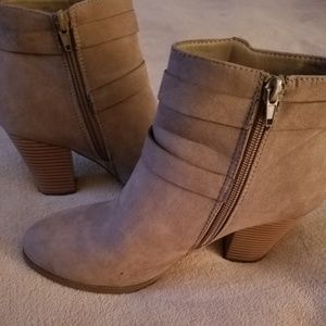JustFab Shoes - Barely Worn Justfab Ankle Booties JustFab Shoes - Barely Worn Justfab Ankle Booties